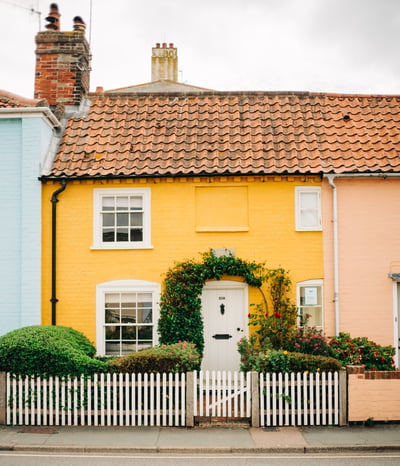 rural cottage picket fence