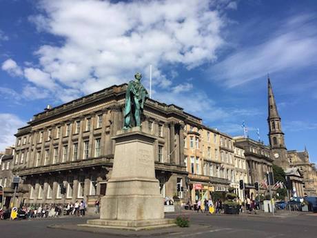 Edinburgh central tourist attraction city statue