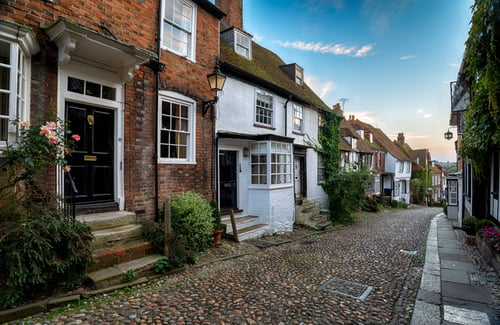picturesque cottages on cobbled street in Rye, East Sussex